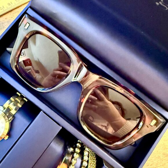 Accessory Gift Set Tortoise Sunglasses Goldtone Watch Bracelets Decorative Box - Picture 4 of 8